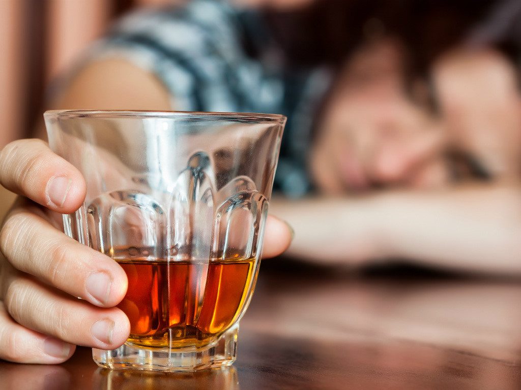 Lạm dụng rượu bia dẫn đến ung thư gan