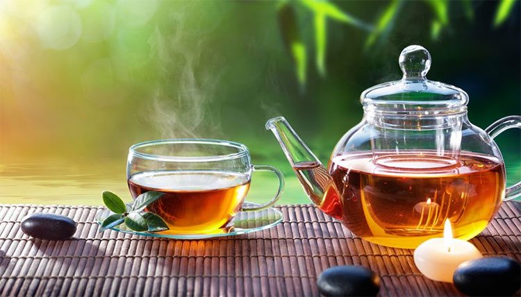 Uống trà làm giảm sự lây lan của HIV trong cơ thể
