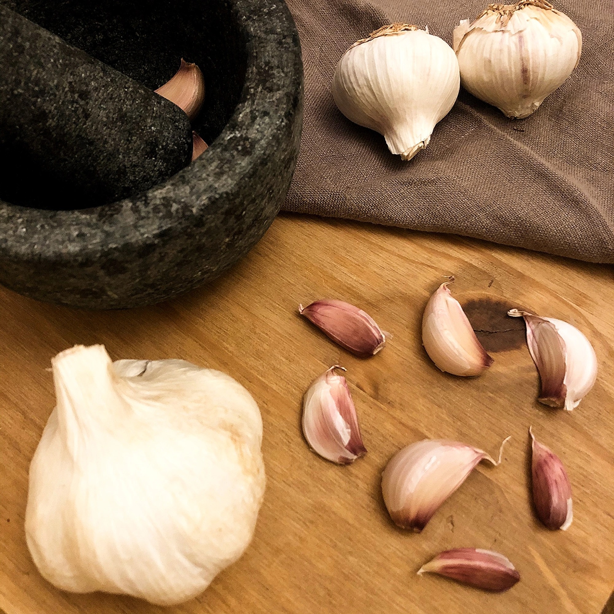 Natural remedies with garlic